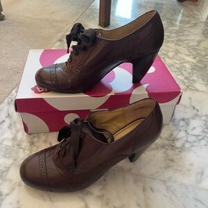 Beautiful leather heels by Nordstrom’s BP brand. Worn once!